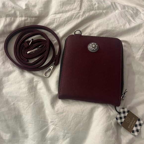 NWT MAGNOLIA & VINE CROSSBODY - Picture 4 of 4